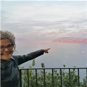 Italiana di cuore, tedesca madrelingua ma poliglotta e enorme background interculturale: insomma language teacher + coach